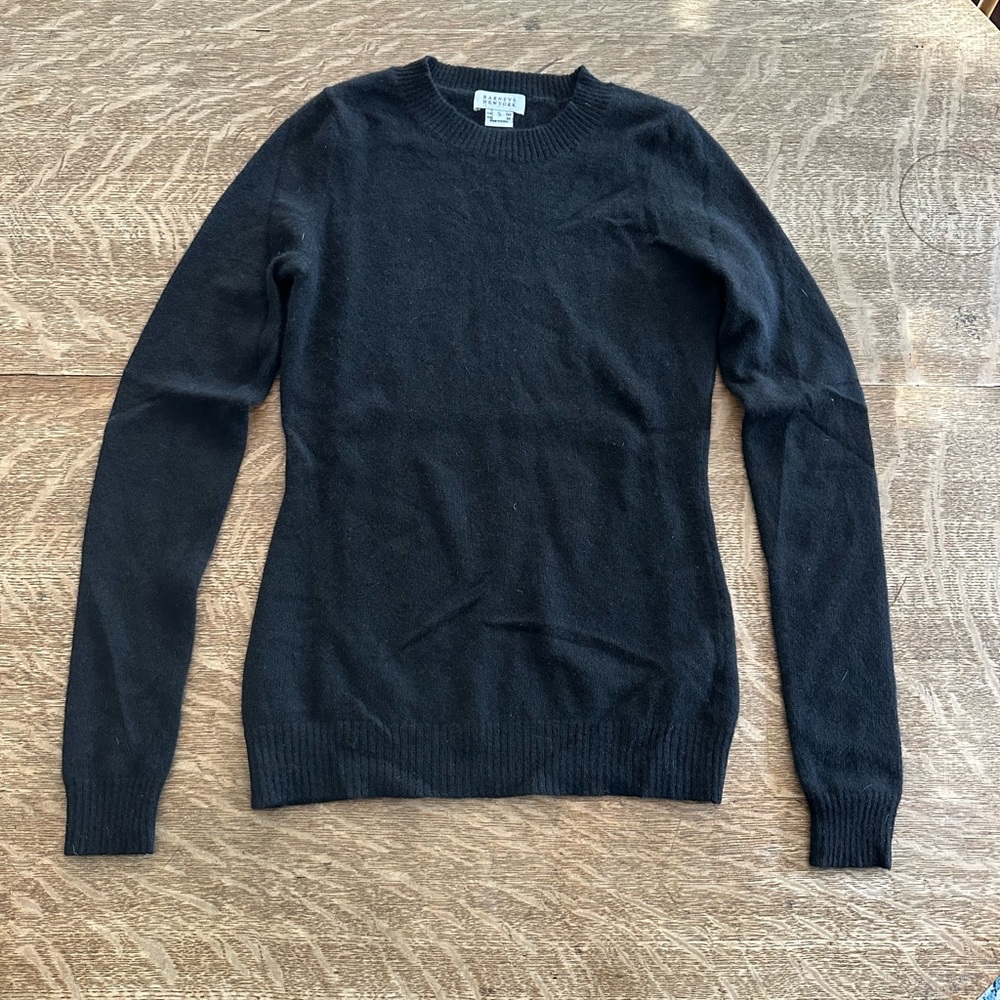 Barney’s New York women’s black cashmere sweater size small